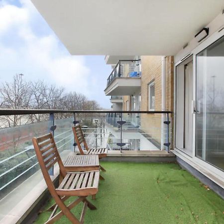 2 Bedroom Flat In Riverside West London Eksteriør billede
